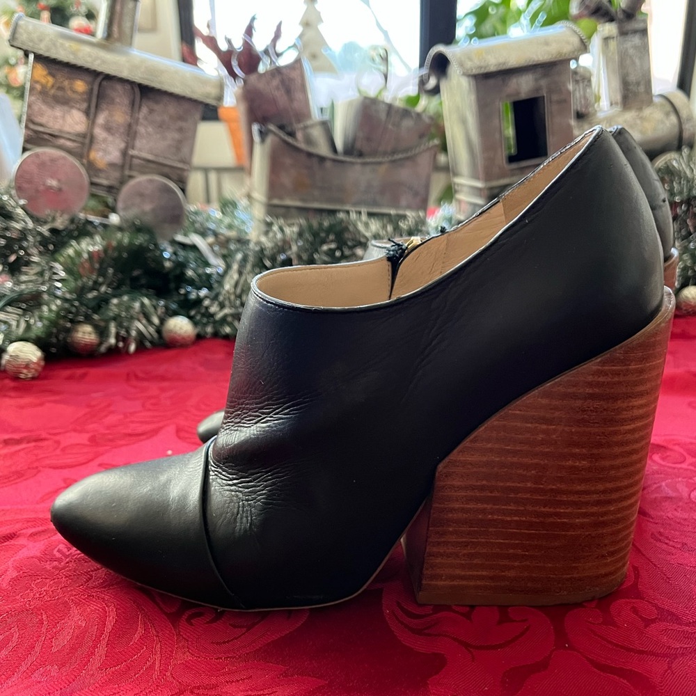 Chole black ankle boot